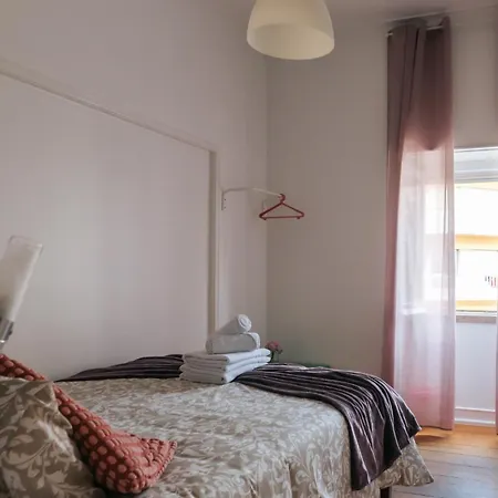 Daniela's Central 303 Гостевой дом Лиссабон